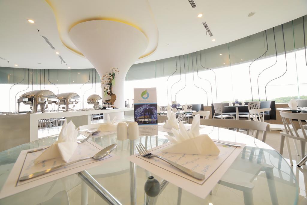 Ozone Hotel Pantai Indah Kapuk Jakarta Luaran gambar