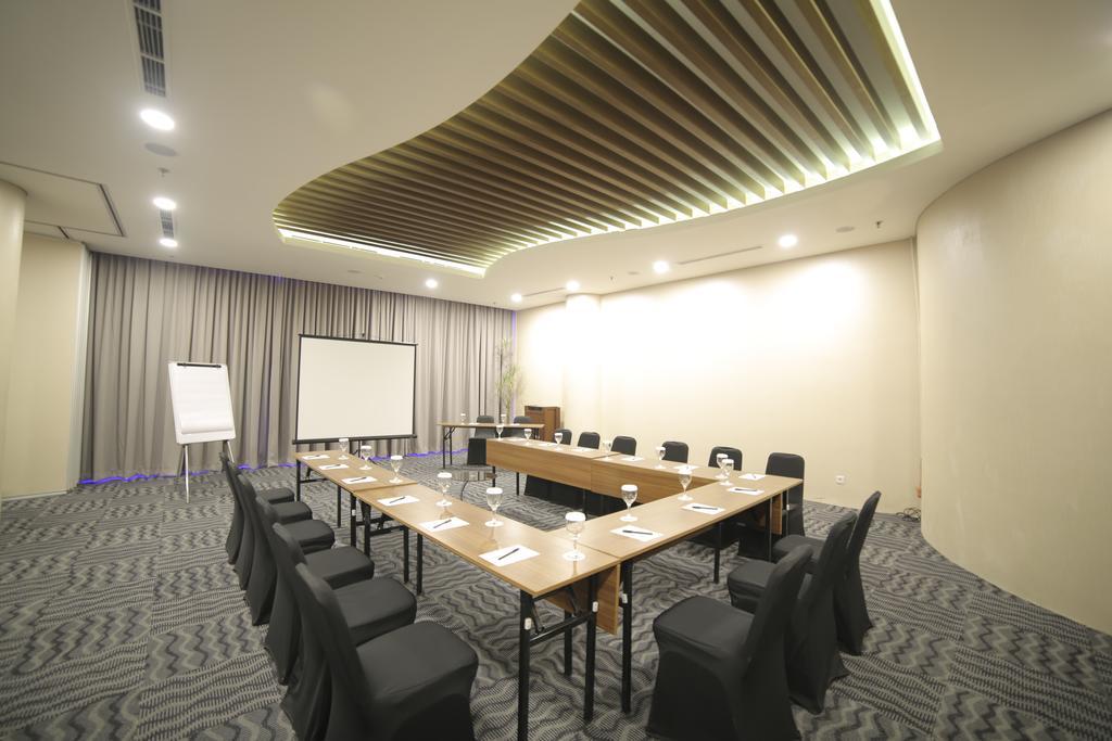 Ozone Hotel Pantai Indah Kapuk Jakarta Luaran gambar