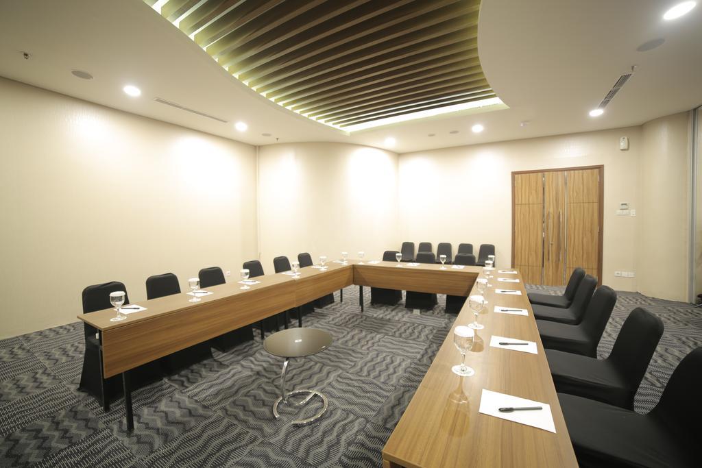 Ozone Hotel Pantai Indah Kapuk Jakarta Luaran gambar